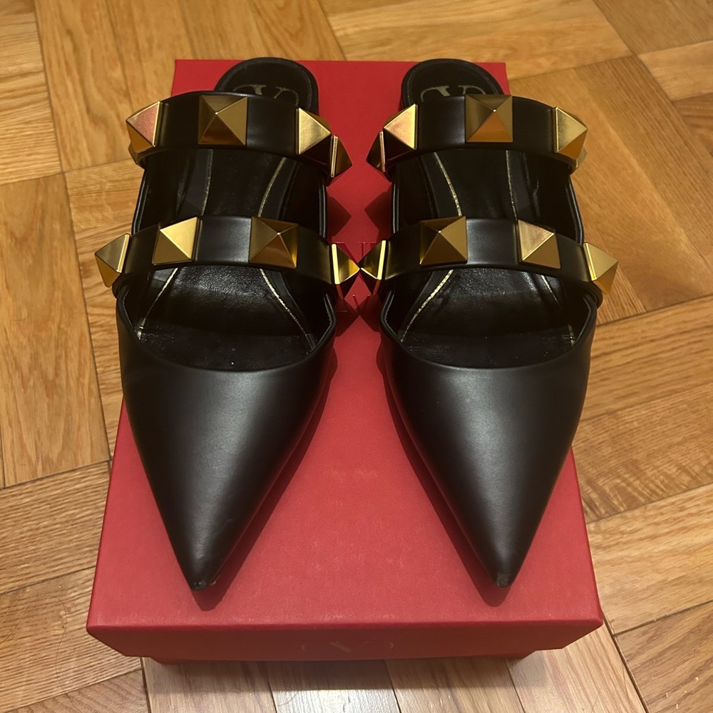 VALENTINO GARAVANI ROMAN STUD POINTED TOE MULES